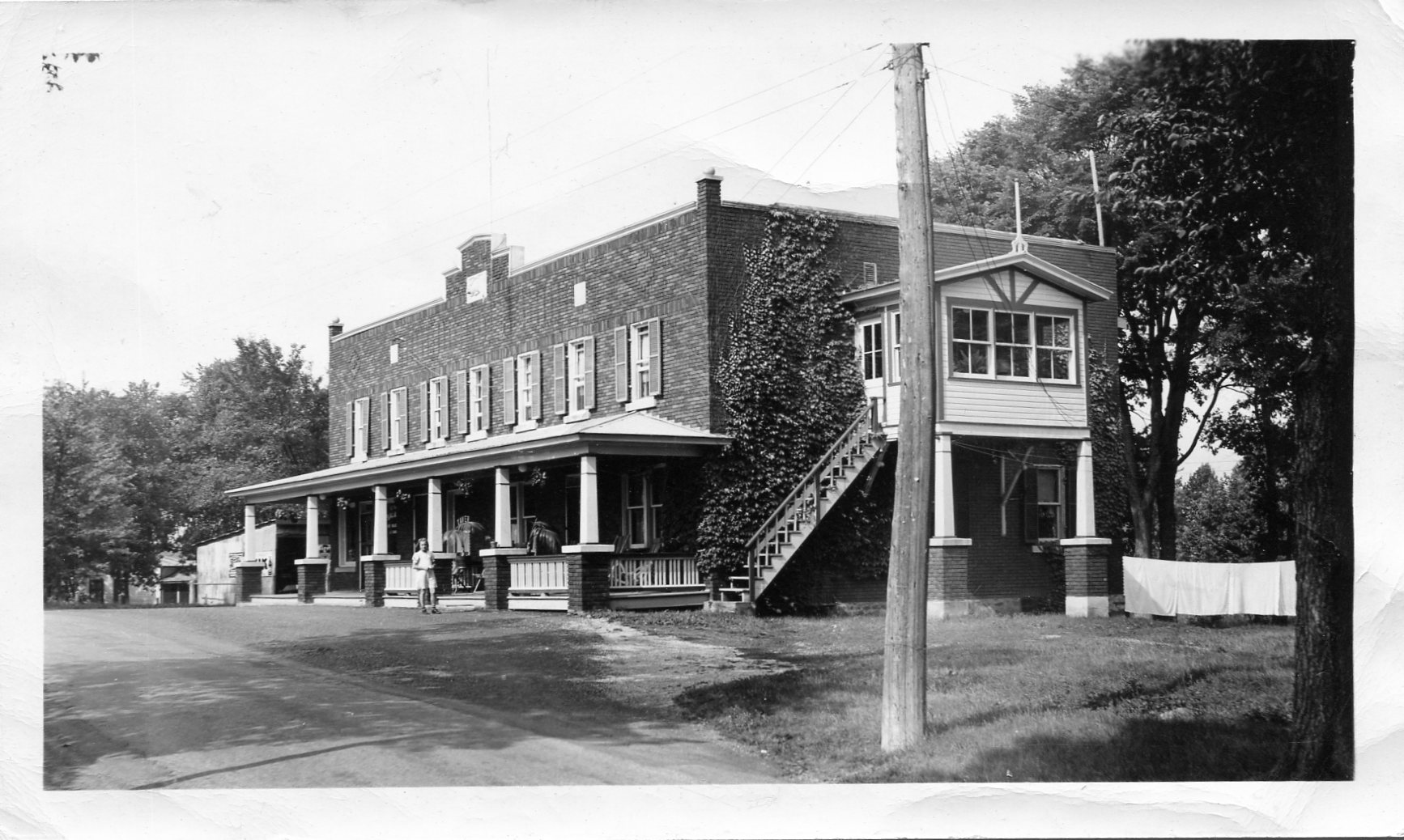 L_auberge_du_village.jpg (303 KB)